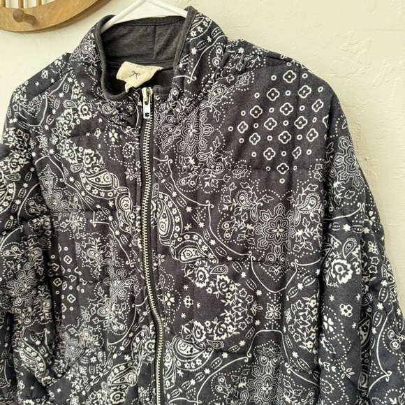 Hayden Girls XL Quilted Paisley Western Puff Zip Jacket Gray White - Picture 3 of 13